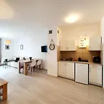 Apartament Mewa 33 & Parking شقة